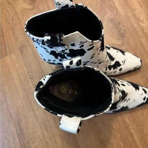 Versona Women’s Black and White CowPrint size 7